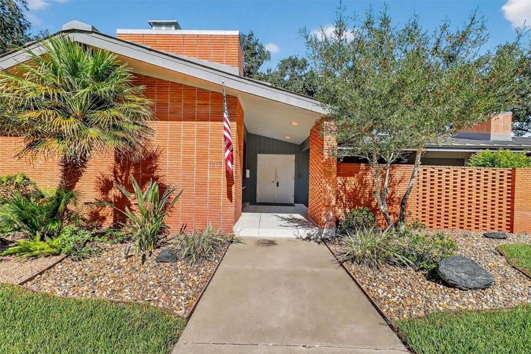 1813 Clare Drive Alice, TX 78332 - Photo 1 of 30 a front view of a house with a garden