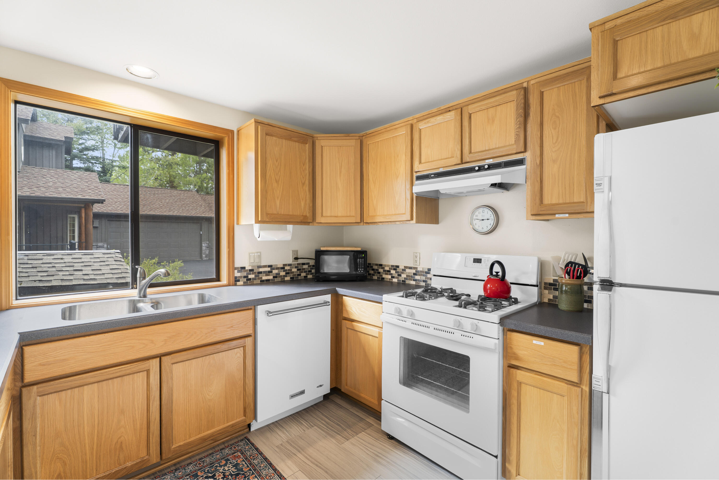 18193 Oregon Loop, Unit 4 Sunriver, OR 97707 - Photo 13 of 40 08-Drew Media