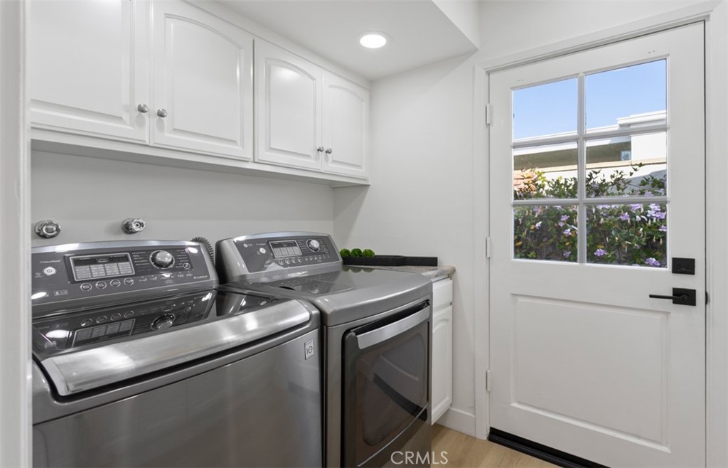 4521 Orrington Road Corona del Mar, CA 92625 - Photo 44 of 51 Laundry room