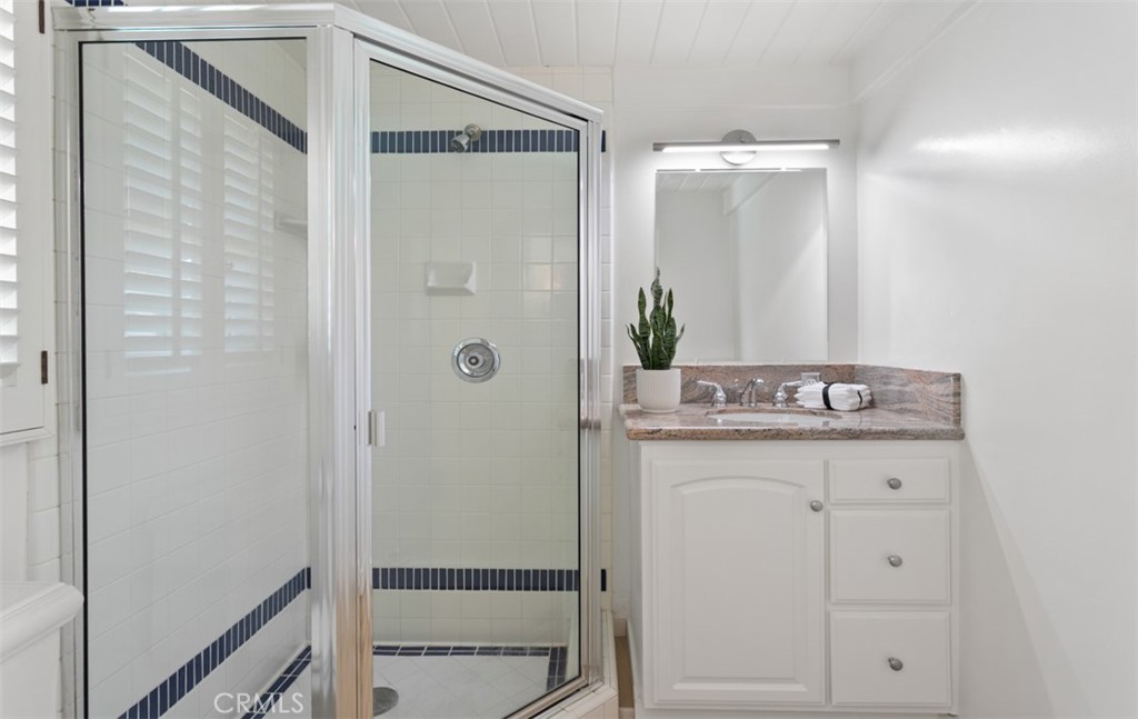 4521 Orrington Road Corona del Mar, CA 92625 - Photo 47 of 51 Pool bath