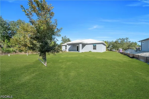 $1,600 | 2617 53rd Street West, Lehigh Acres, FL 33971