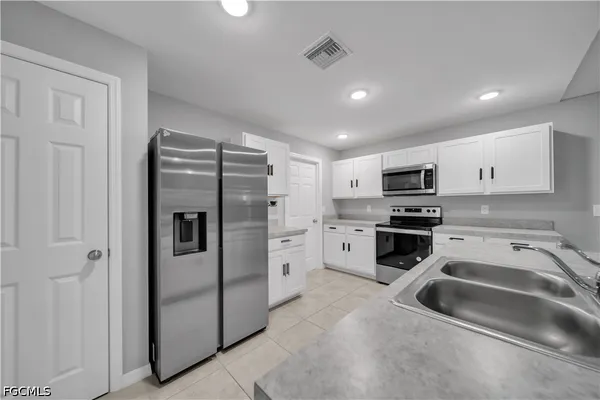 $1,600 | 2617 53rd Street West, Lehigh Acres, FL 33971