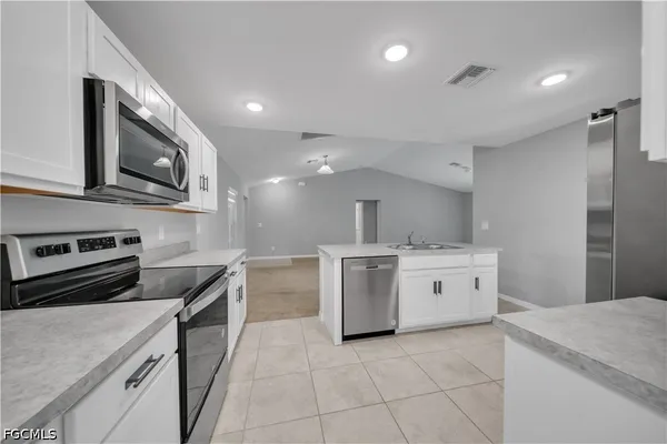 $1,600 | 2617 53rd Street West, Lehigh Acres, FL 33971