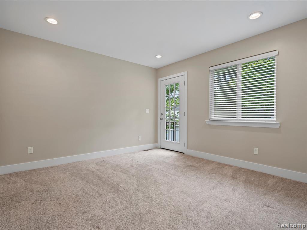 355 North Hospital Road Waterford, MI 48327 - Photo 17 of 23 Gallery Image 17