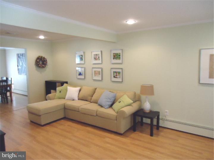 9 Farwood Road Gibbsboro, NJ 08026 - Photo 6 of 17 Living Room