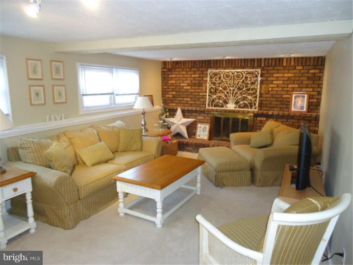 9 Farwood Road Gibbsboro, NJ 08026 - Photo 9 of 17 Family Room