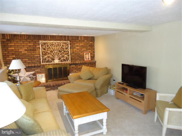 9 Farwood Road Gibbsboro, NJ 08026 - Photo 10 of 17 Family Room