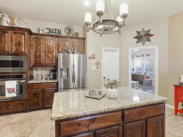 $439,500 | 100 Valle Court, Azle, TX 76020