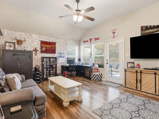 $439,500 | 100 Valle Court, Azle, TX 76020