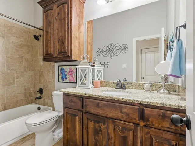 $439,500 | 100 Valle Court, Azle, TX 76020