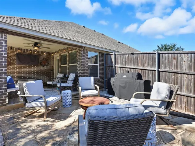 $439,500 | 100 Valle Court, Azle, TX 76020