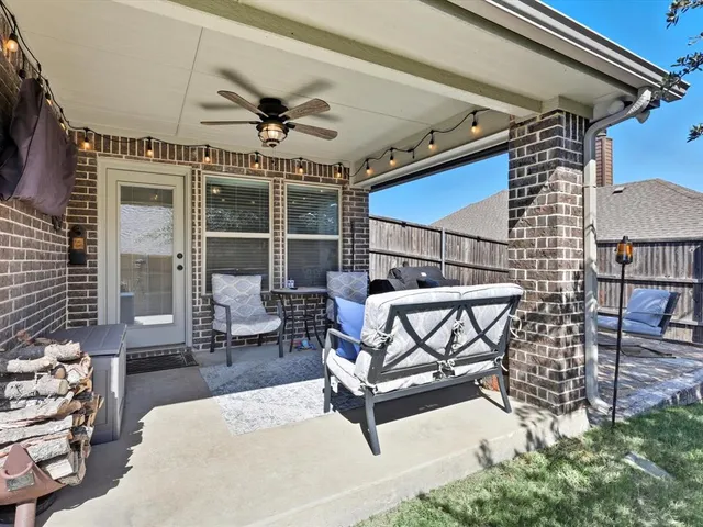 $439,500 | 100 Valle Court, Azle, TX 76020