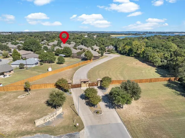 $439,500 | 100 Valle Court, Azle, TX 76020