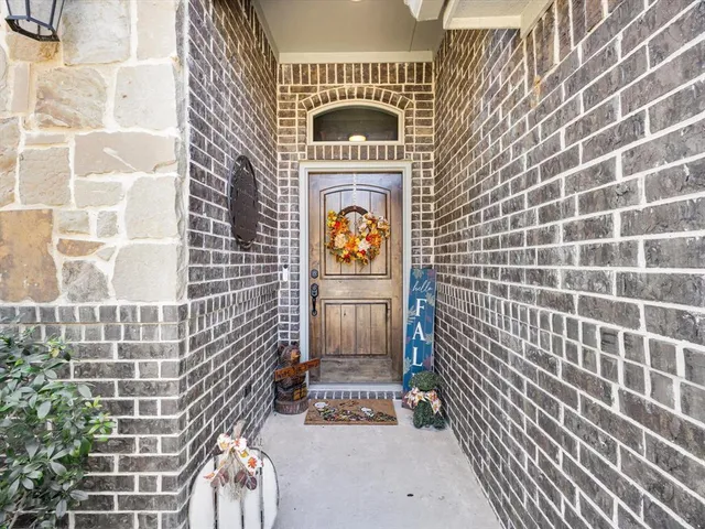 $439,500 | 100 Valle Court, Azle, TX 76020