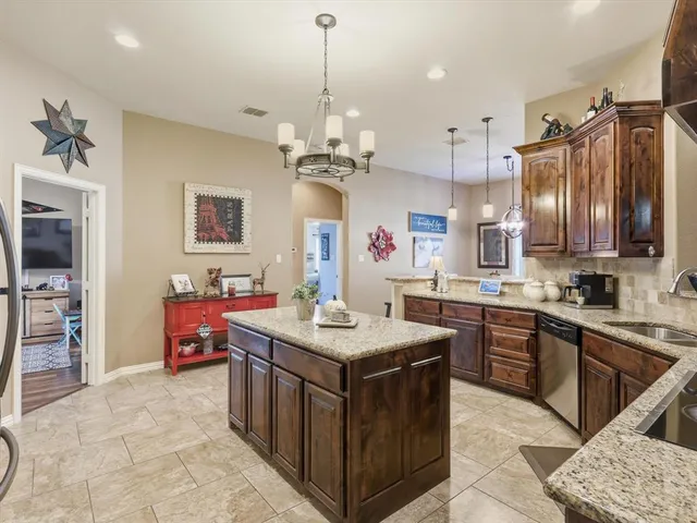 $439,500 | 100 Valle Court, Azle, TX 76020