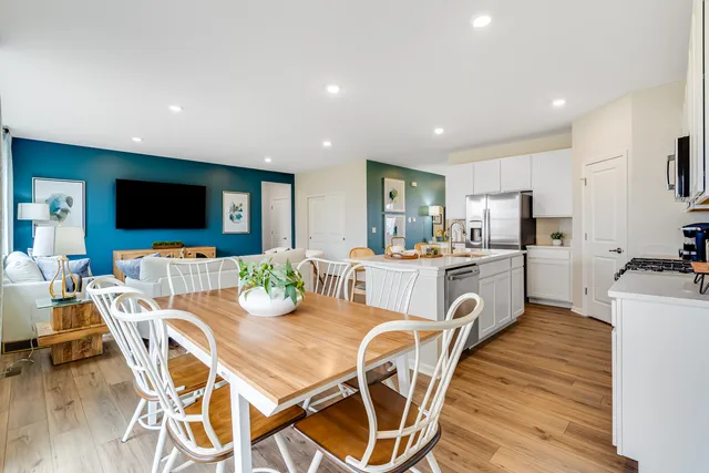 $427,490 | 750 West Ashton Drive, St. Charles, IL 60174