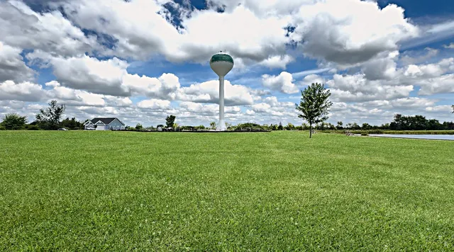 $427,490 | 750 West Ashton Drive, St. Charles, IL 60174