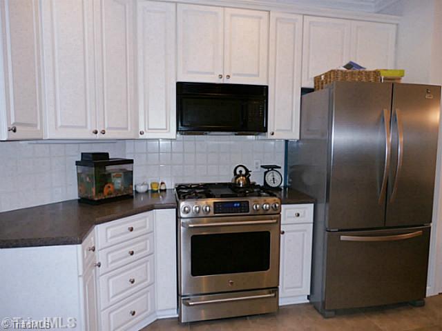 2807 Lockland Drive Oak Ridge, NC 27310 - Photo 2 of 13 Kitchen.
