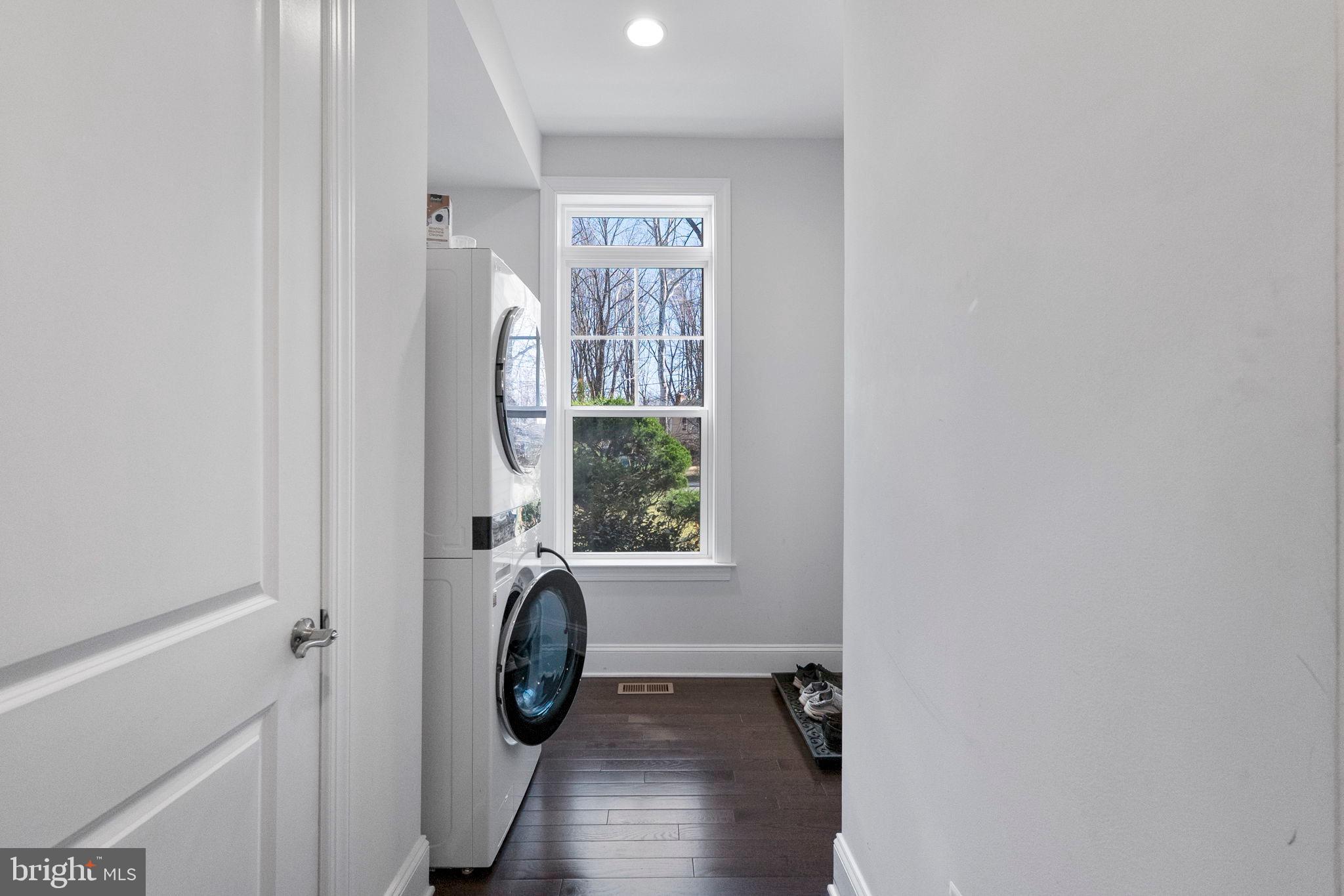 11760 Glen Mill Road Potomac, MD 20854 - Photo 24 of 64 Entry level laundry nook