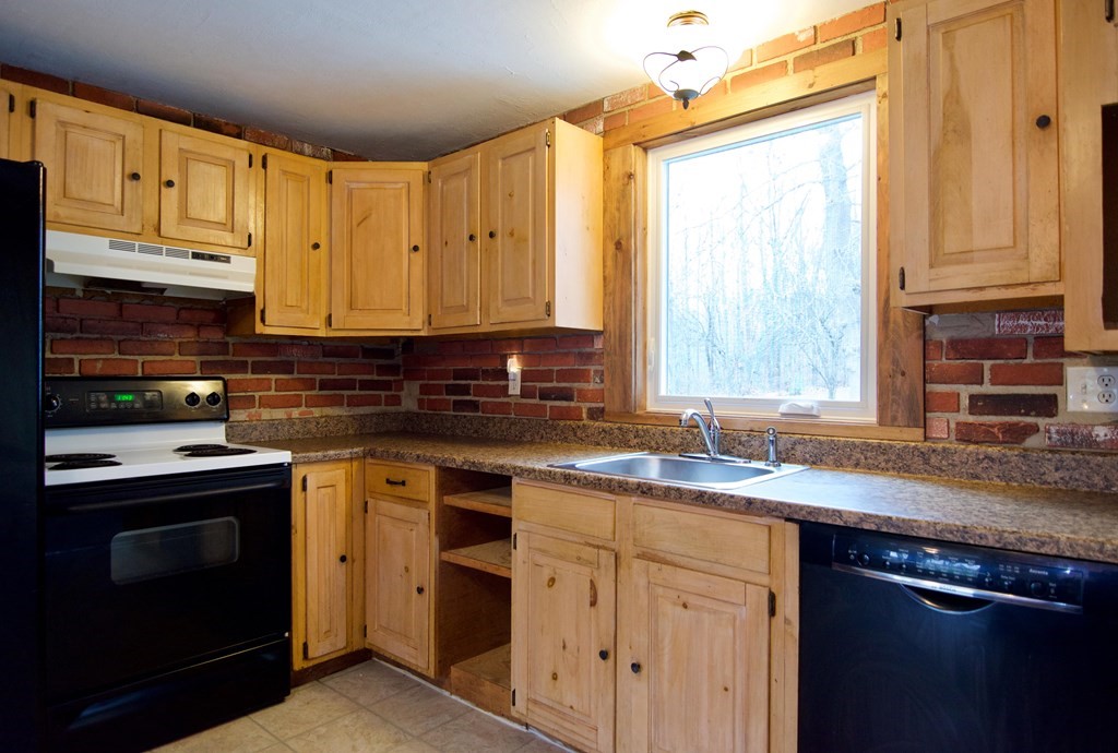 55 Smith Hanson Road North Brookfield, MA 01535 - Photo 12 of 42 Gallery Image 12