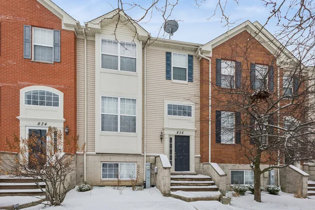 $400,000 | 836 Lewisburg Lane, Aurora, IL 60504
