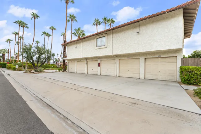 a view of house with street