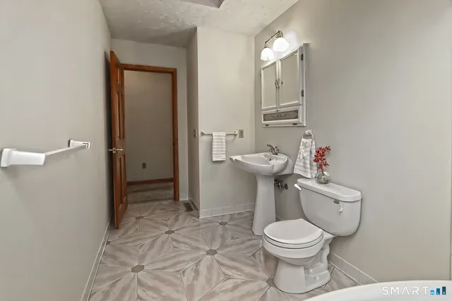 $519,900 | 95 Ash Drive, Hamden, CT 06518