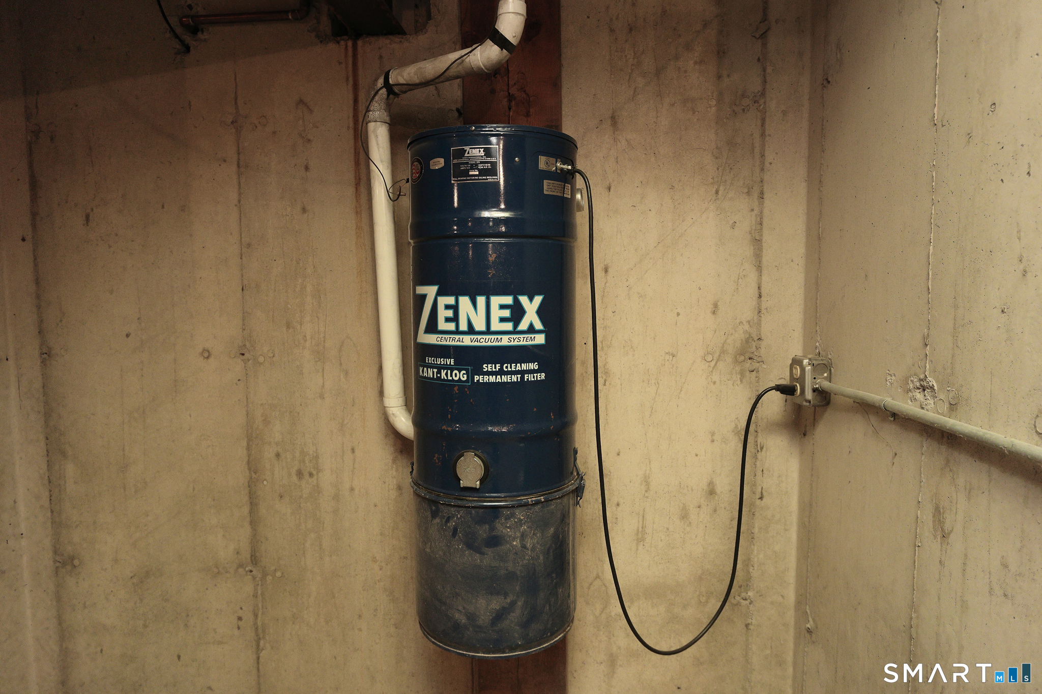 95 Ash Drive Hamden, CT 06518 - Photo 35 of 37 Central Vac System