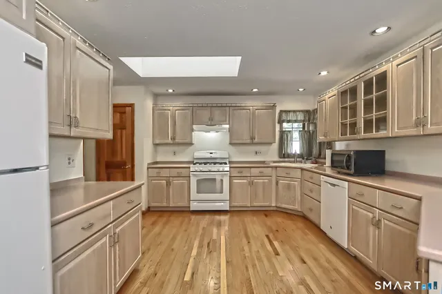 $519,900 | 95 Ash Drive, Hamden, CT 06518