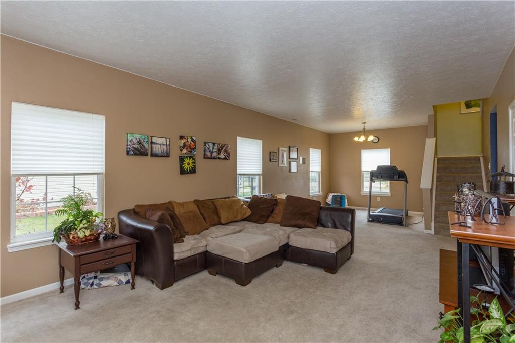 180 Rambling Road Greenfield, IN 46140 - Photo 3 of 19