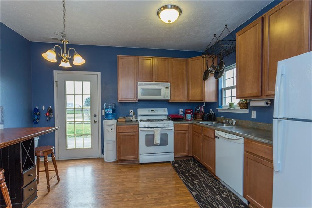 180 Rambling Road Greenfield, IN 46140 - Photo 8 of 19