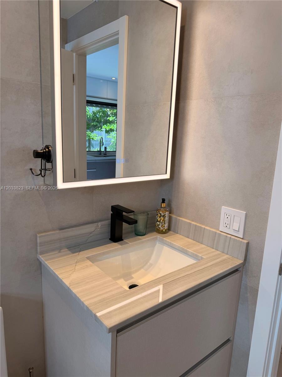 360 Northwest 40th Street Miami, FL 33127 - Photo 15 of 31