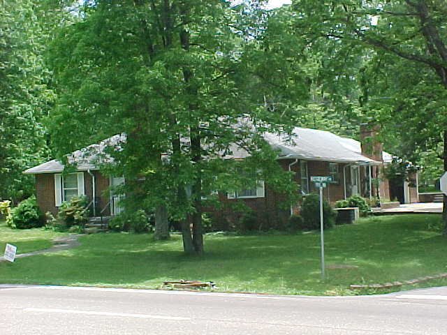 930 Ridgeway Avenue Signal Mountain, TN 37377 - Photo 1 of 9 Primary Photo