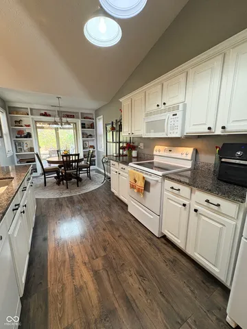 $334,900 | 7356 Oakview Drive, Avon, IN 46123