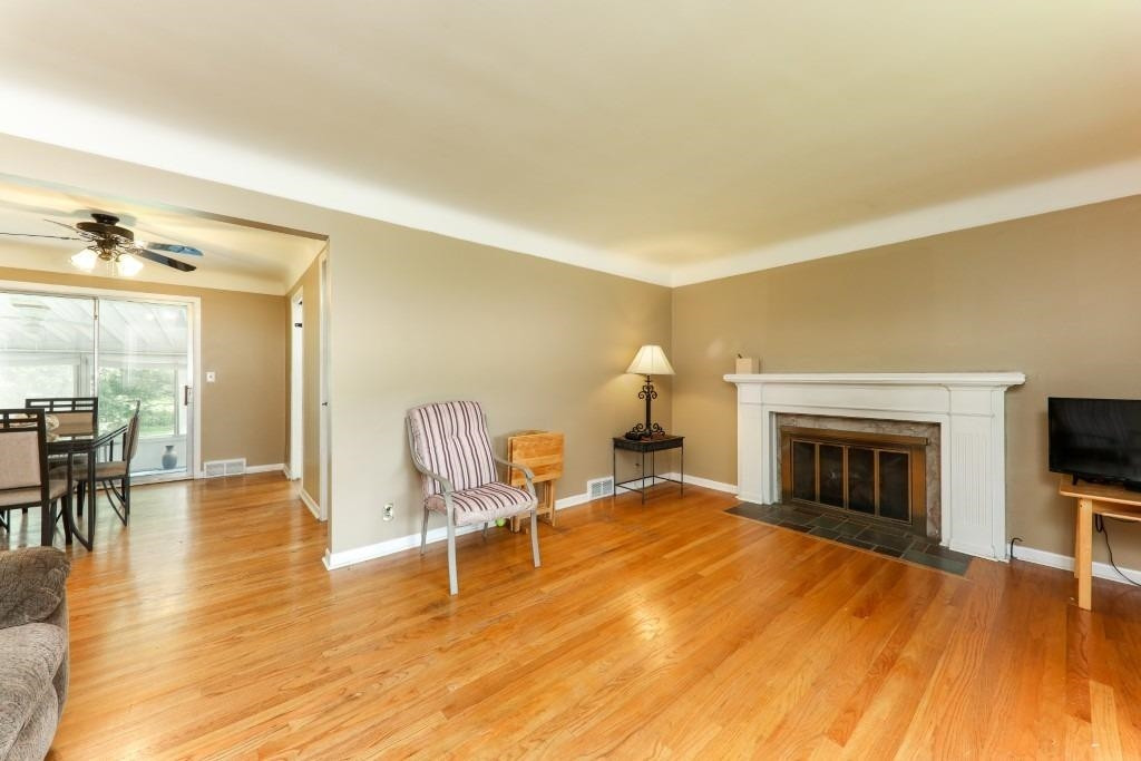 27231 Five Mile Road Redford, MI 48239 - Photo 3 of 16 Photo 3