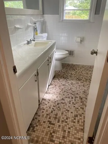 $2,000 | 3223 Chalmers Drive, Wilmington, NC 28409