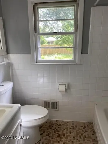 $2,000 | 3223 Chalmers Drive, Wilmington, NC 28409