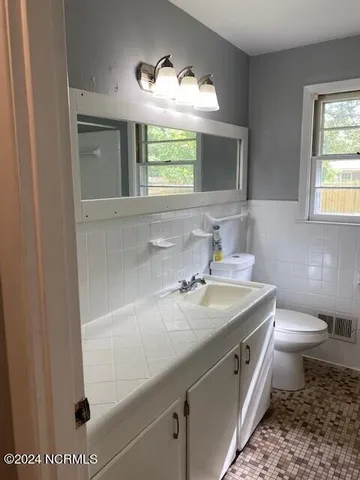 $2,000 | 3223 Chalmers Drive, Wilmington, NC 28409