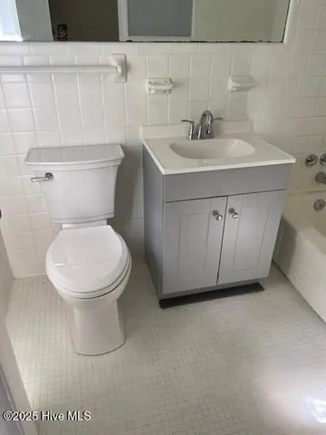 $2,000 | 3223 Chalmers Drive, Wilmington, NC 28409