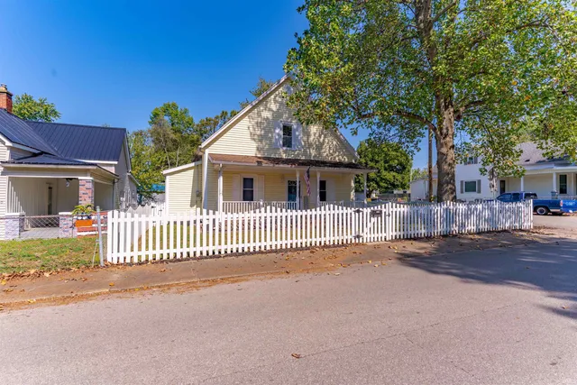 $184,900 | 424 East Oak Street, Boonville, IN 47601