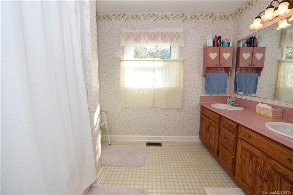 2197 Cardinal Loop Stanley, NC 28164 - Photo 10 of 22 Gallery Image 10