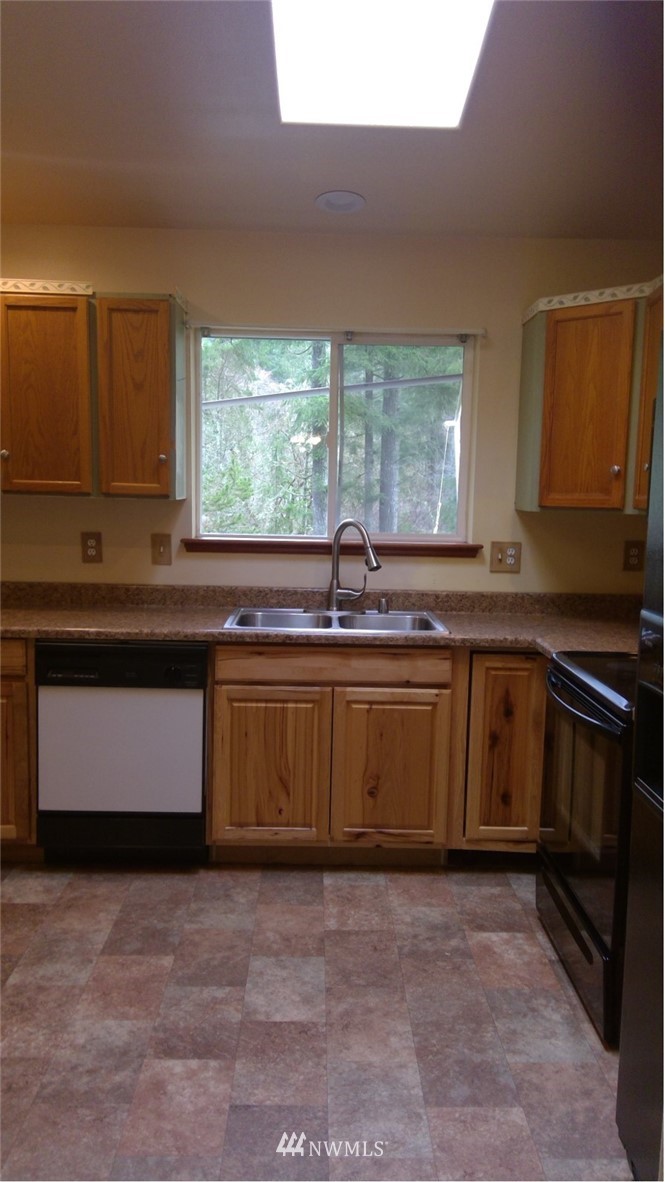 1888 Southwest Wildwood Road Port Orchard, WA 98367 - Photo 8 of 14 Gallery Image 8