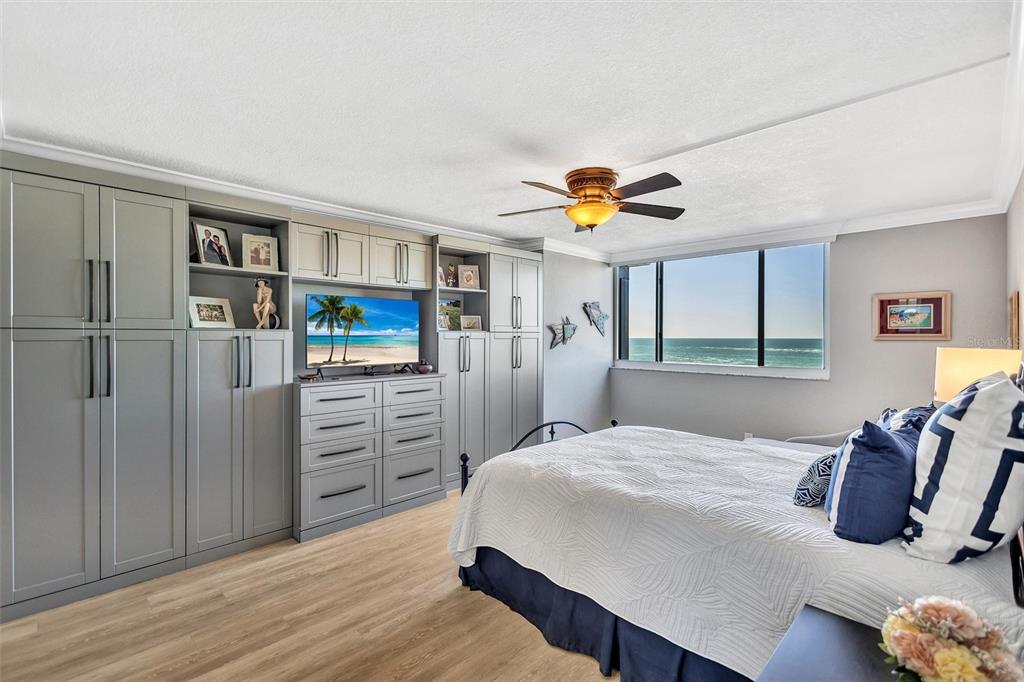 4822 Ocean Boulevard, Unit 8D Siesta Key, FL 34242 - Photo 26 of 69 a bedroom with a bed and a window