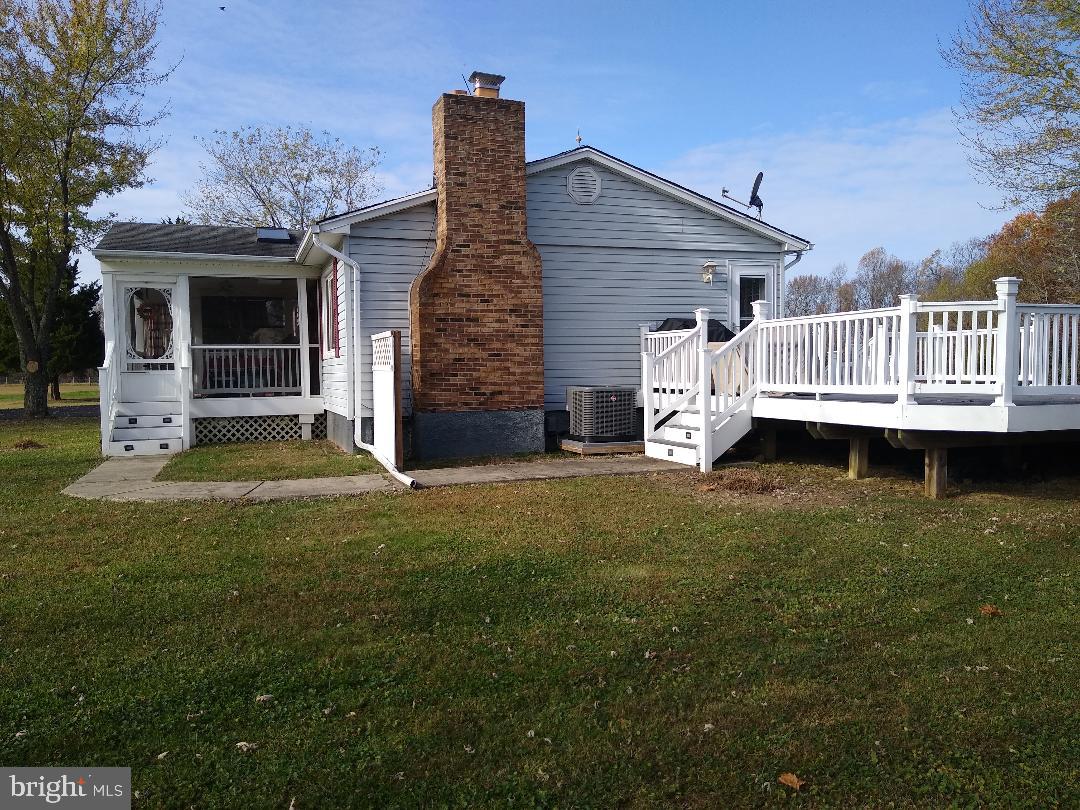 9545 Dubois Road Charlotte Hall, MD 20622 - Photo 9 of 32 Side view