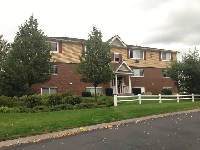 $1,669 | 3961 Old Brown Avenue, Unit 64, Manchester, NH 03103