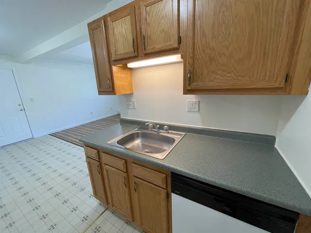 $1,669 | 3961 Old Brown Avenue, Unit 64, Manchester, NH 03103