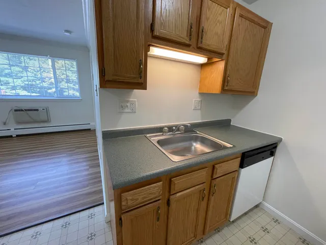 $1,669 | 3961 Old Brown Avenue, Unit 64, Manchester, NH 03103