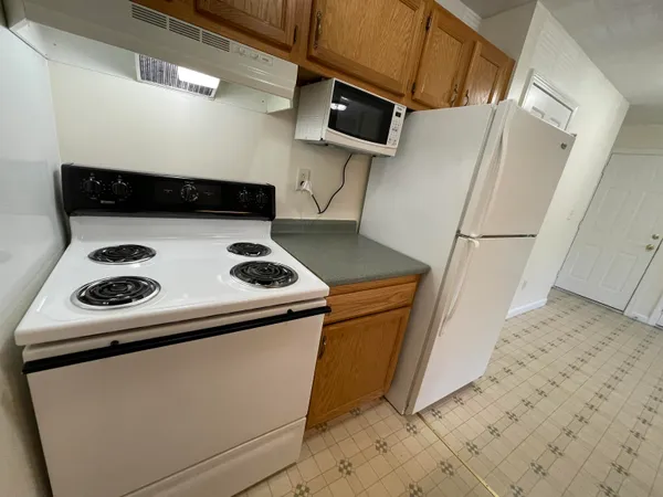 $1,669 | 3961 Old Brown Avenue, Unit 64, Manchester, NH 03103