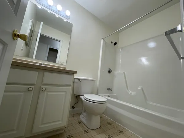 $1,669 | 3961 Old Brown Avenue, Unit 64, Manchester, NH 03103