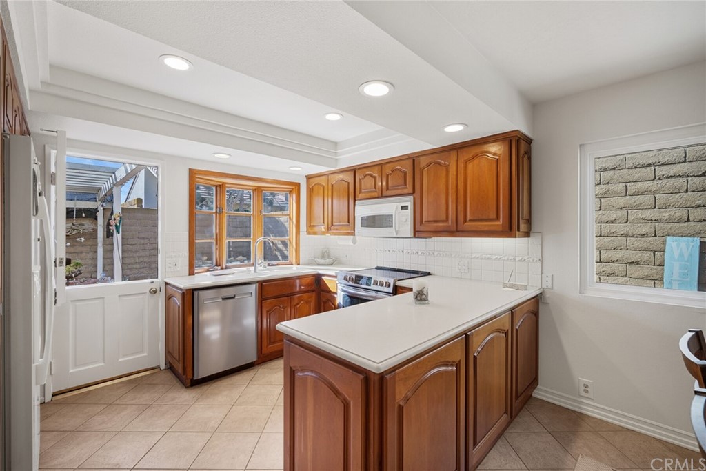 23892 Taranto Bay Dana Point, CA 92629 - Photo 17 of 73 a kitchen that has a sink a stove and chairs